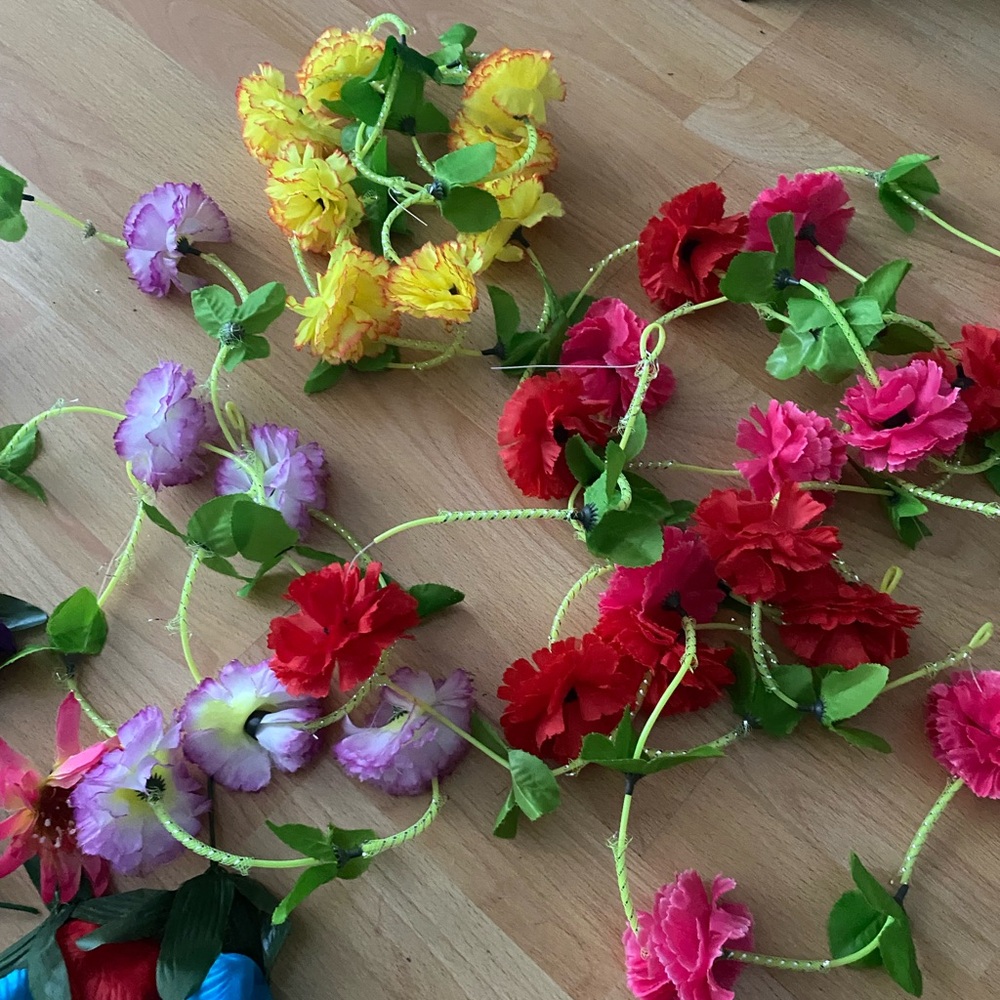 ⭐️Assorted Artificial Flowers!🌟 - Picture 7 of 9
